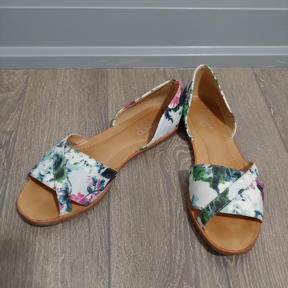 Franco Sarto flat sandals - Picture 2 of 4